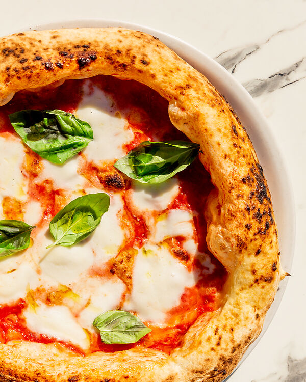 Bake pizza neapoletana på den enkle måten