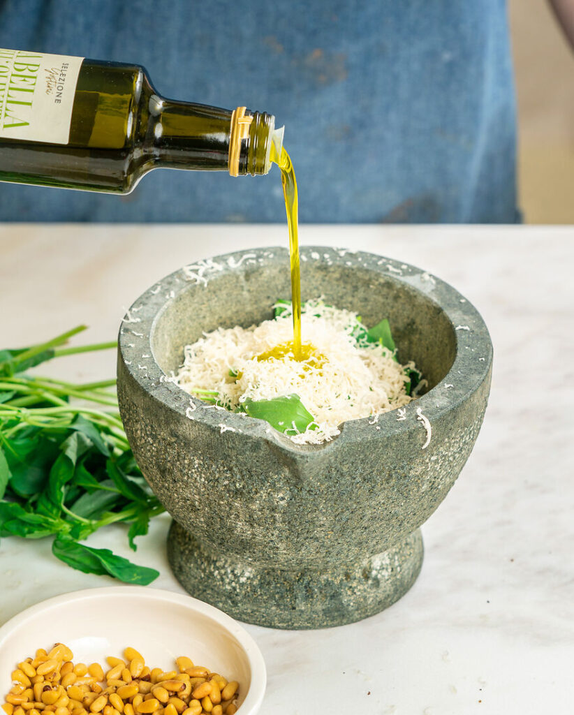 Ingrediensene til pesto er viktige.