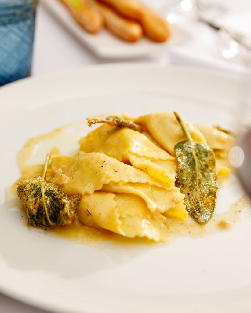 Ravioli i smørsaus