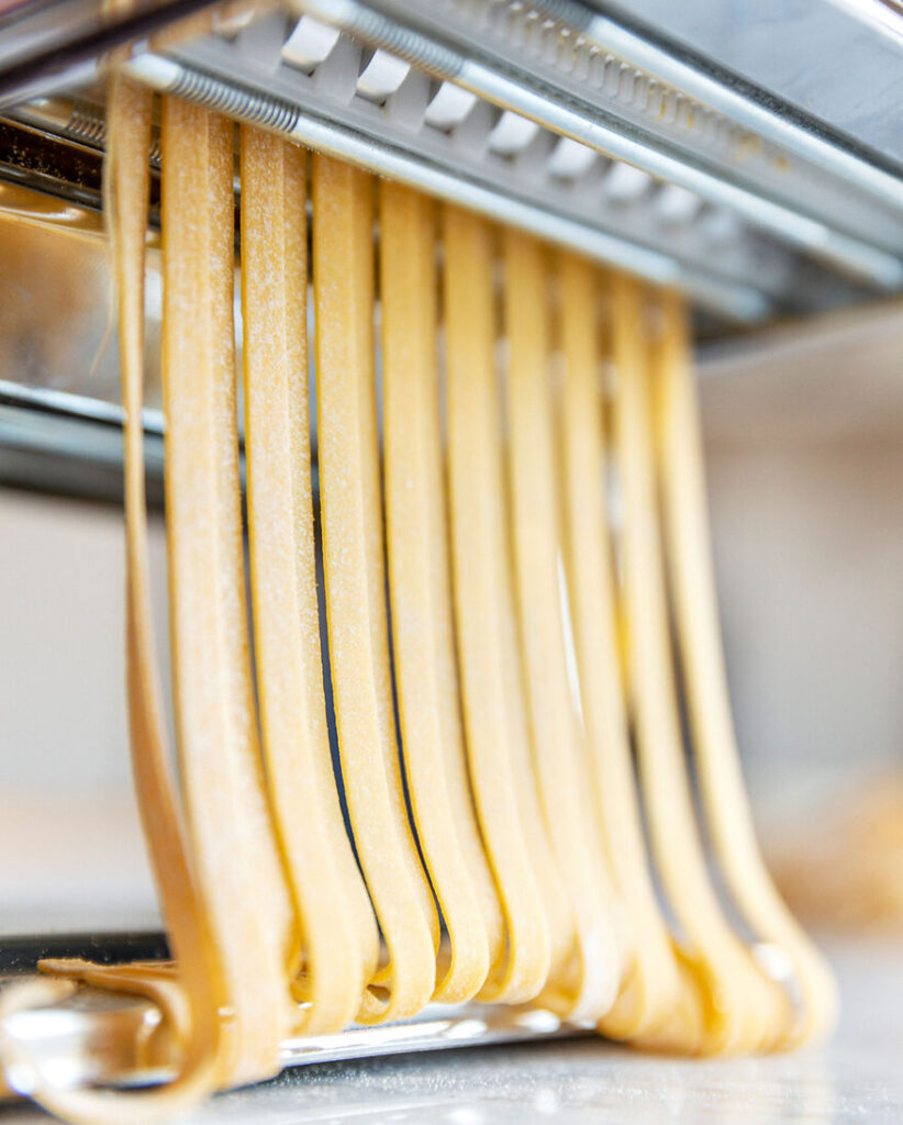 Ha pastaen i pastamaskinen