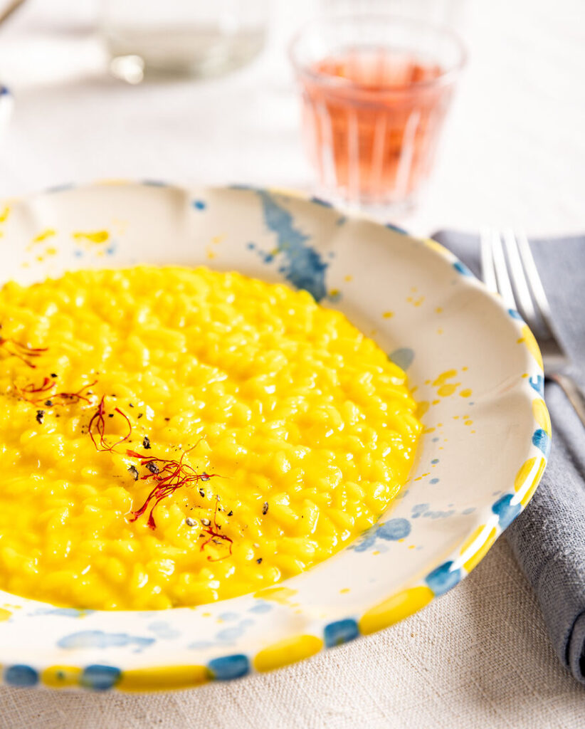 Rør godt rundt - risotto milanese er klar