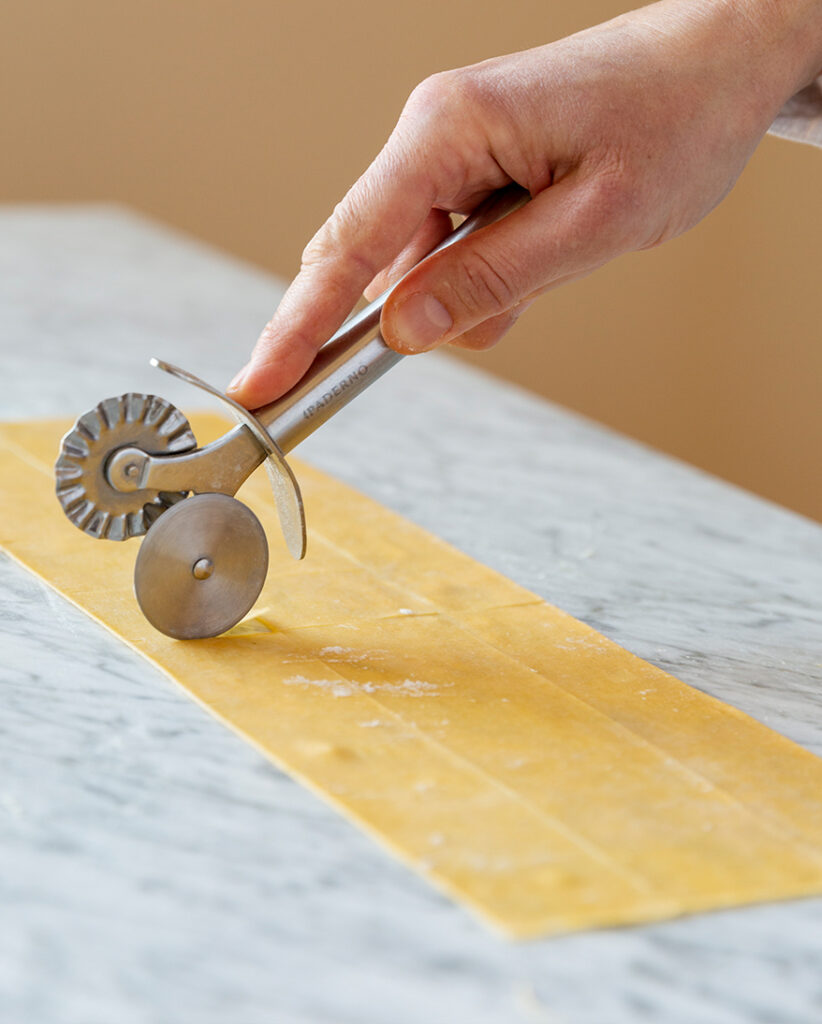 Skjæring av tortellinideigen
