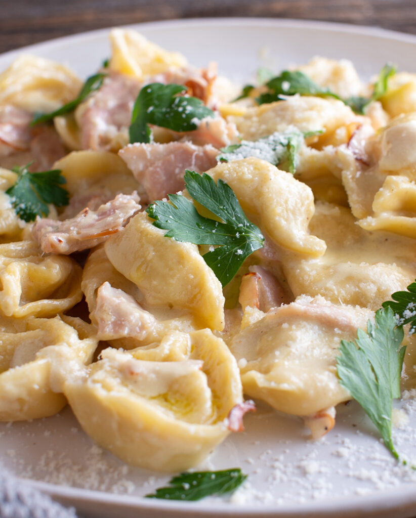 Tortellini med fløte og skinke