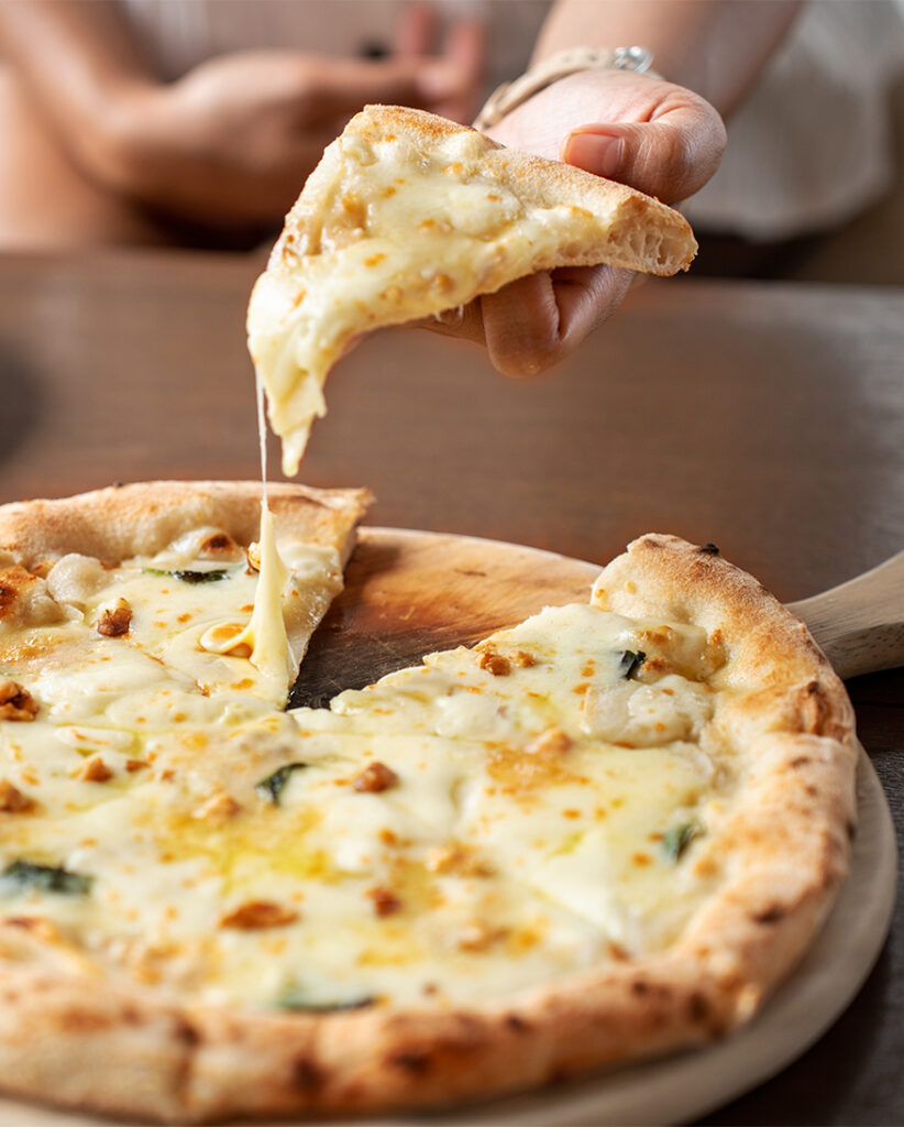 Nyt pizzaen Quattro Formaggi